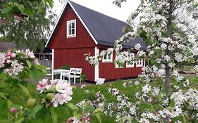 Vedboden Stuga på Källagården